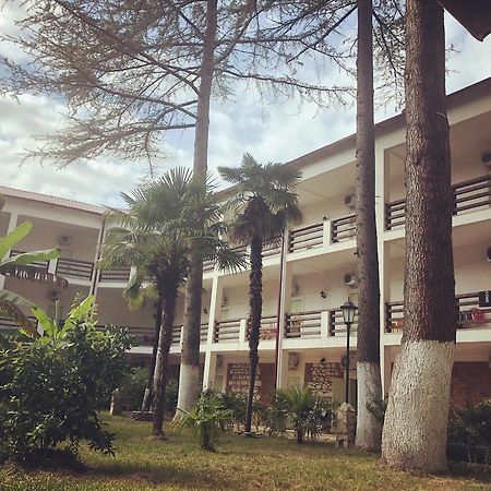 Heliopark Gora Bagrata Hotel Soechoemi Buitenkant foto