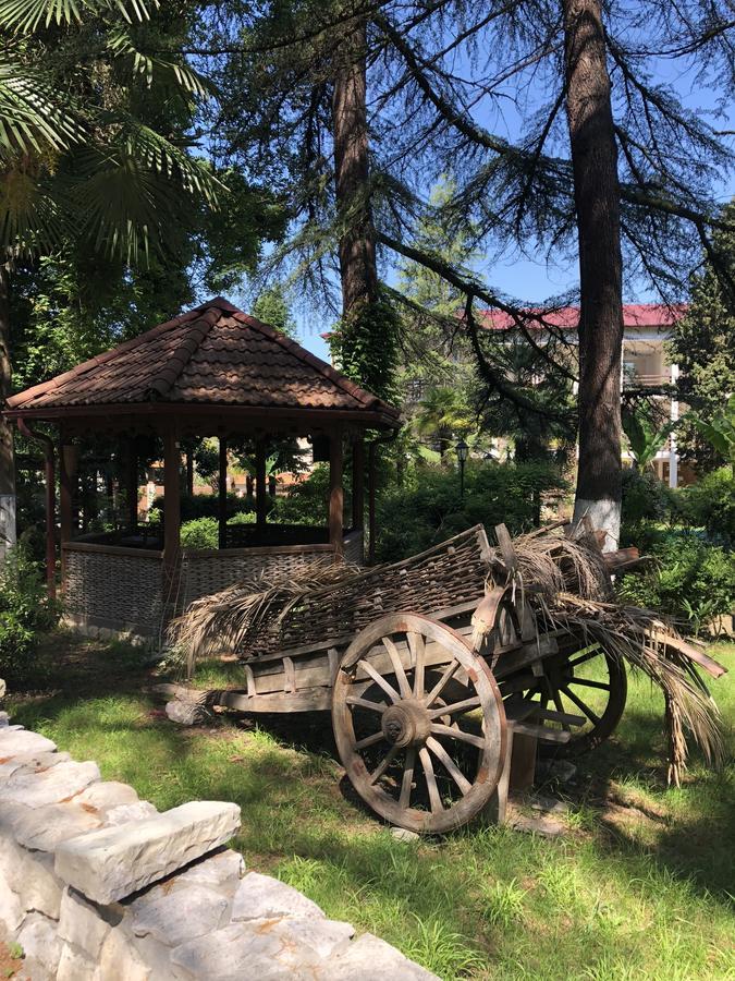 Heliopark Gora Bagrata Hotel Soechoemi Buitenkant foto